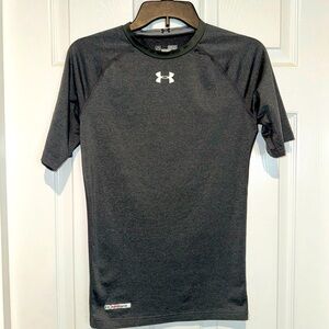 Under Armour Grey Compression Short Sleeve Shirt. Size M